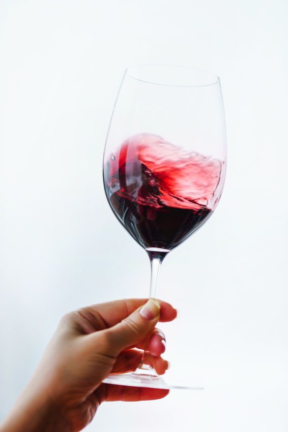 how to taste wine - swirl